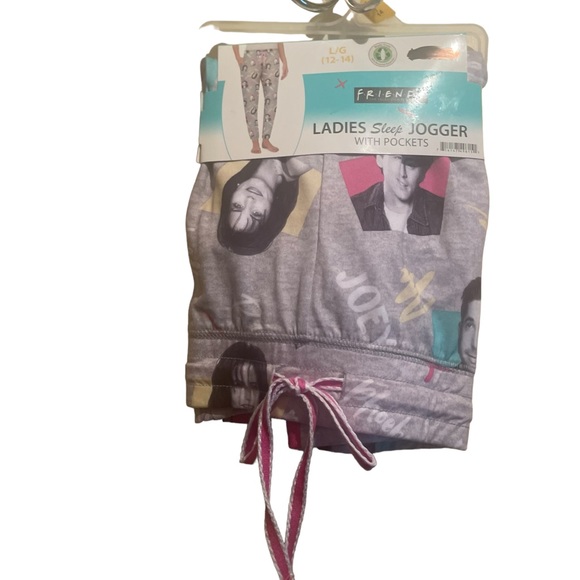 Friends joggers NWT pajama pants with pockets size 2x (18/20W) gray base AOP - Picture 1 of 2